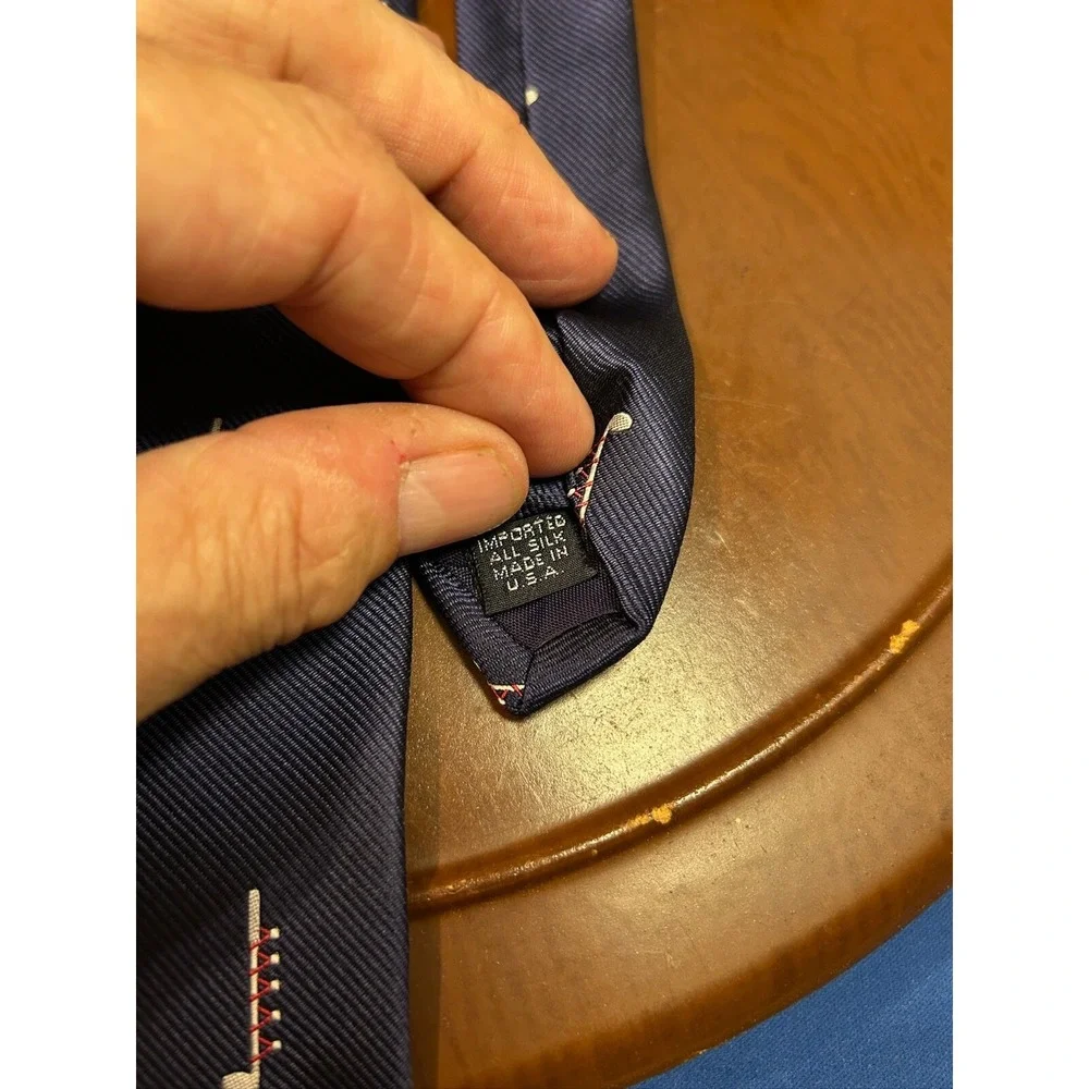 Corporate Classics Ltd New‎ York Blue Men's 100% Silk Tie Music Note Necktie USA